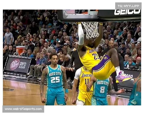 怀特塞德空接暴扣锁定胜局，上海替补席沸腾庆祝