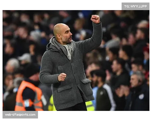 场边视角:瓜迪奥拉频频示意球员前压,对一次反击机会处理不当表示不满 场边视角:瓜迪奥拉频频示意球员前压,对一次反击机会处理不当表示不满